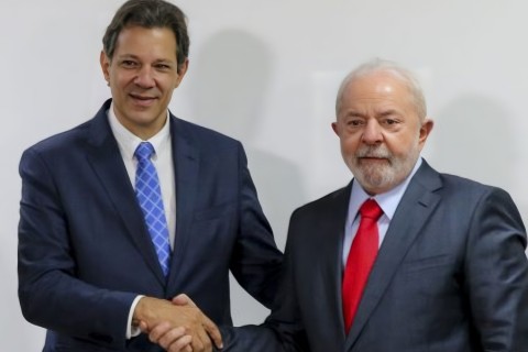 FAZ O L - Brasil afunda em dívidas, e já ultrapassam 9,9 trilhões